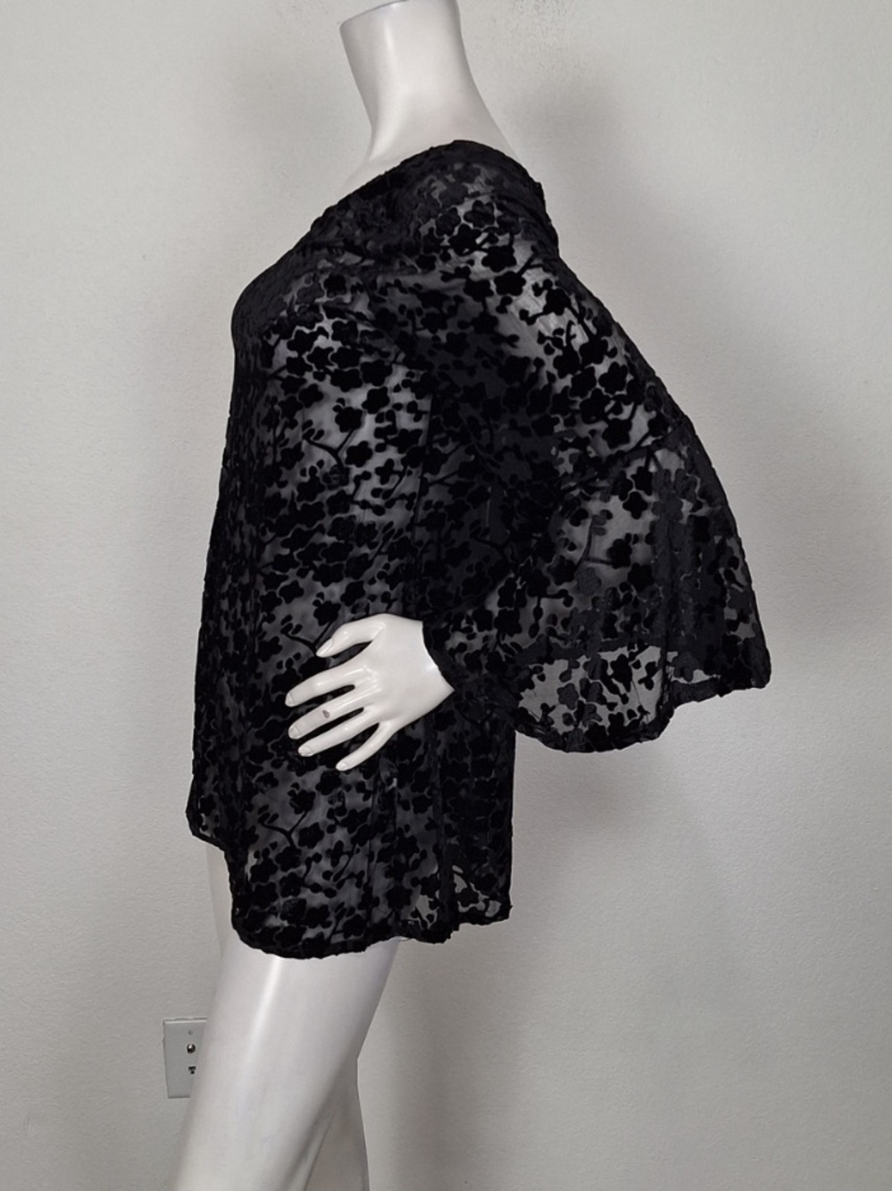 Gypsy Junkies Black Floral Bell Sleeve Whimsigoth Witchy Open Back Blouse Sz S/M - Picture 9 of 13